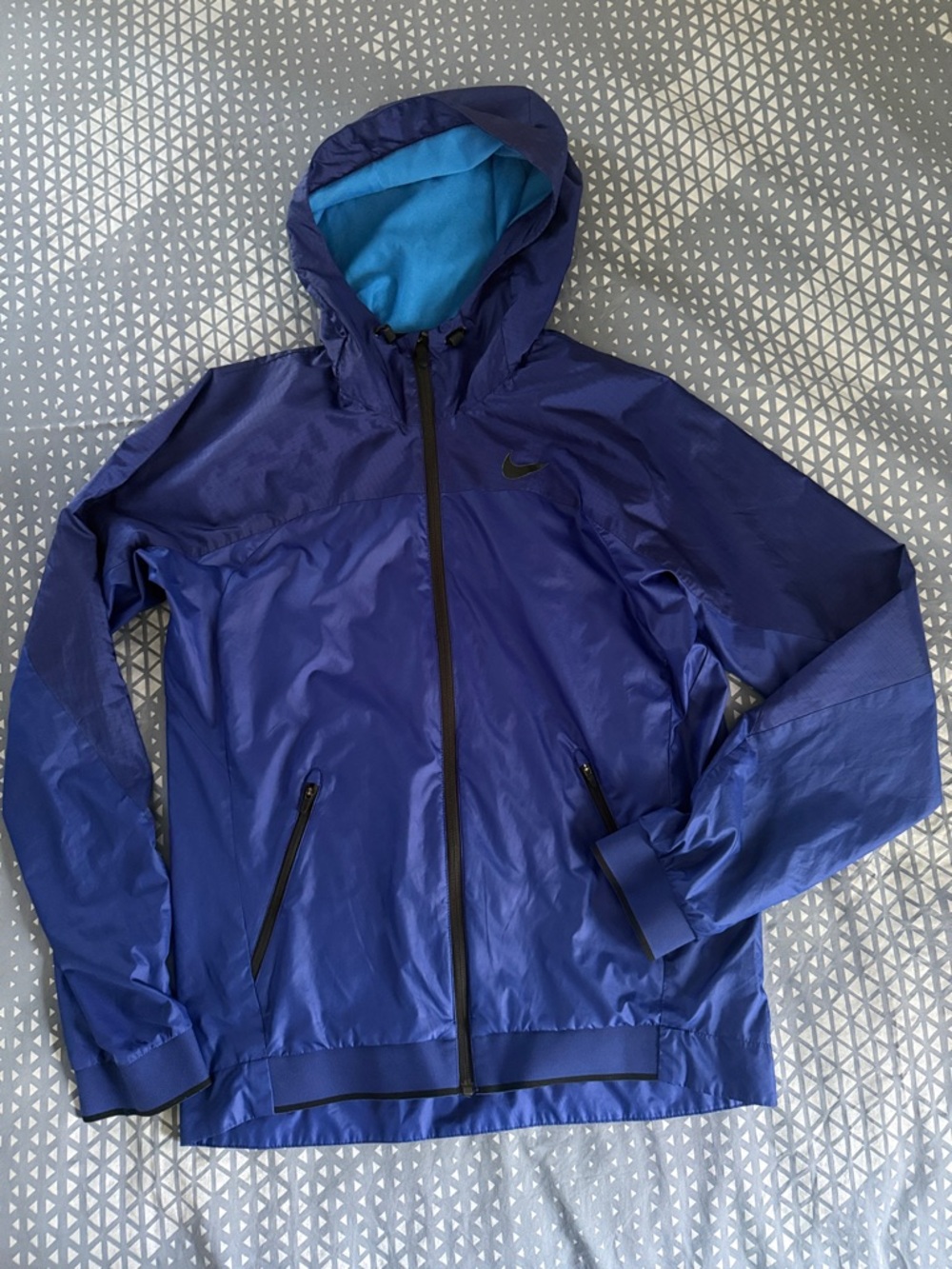 Nike Men's Blue Lightweight Hooded Jacket